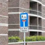 Verkehrsschild keine Wendemöglichkeit vor Wohnbebauung