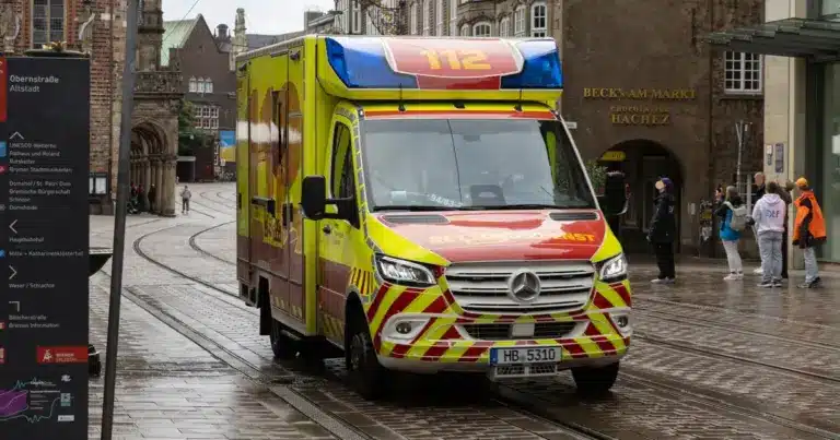 Rettungswagen am Bremer Marktplatz