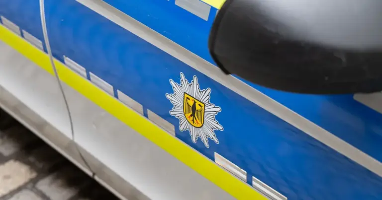Seitliche Detailansicht eines Bundespolizei-Streifenwagens