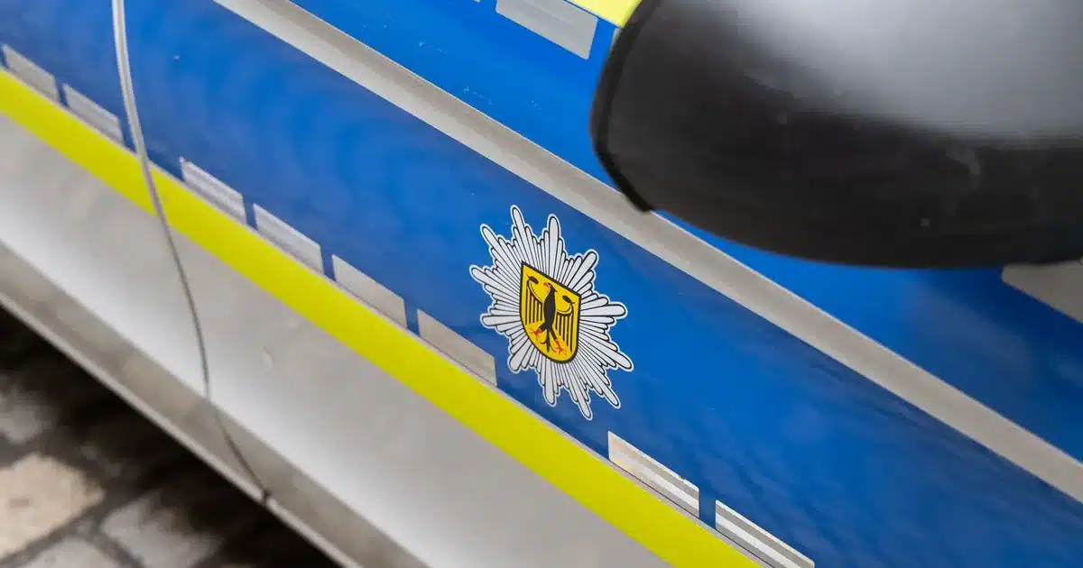 Seitliche Detailansicht eines Bundespolizei-Streifenwagens